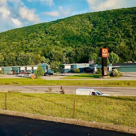 Econo Lodge Inn & Suites Norton Bagian luar foto