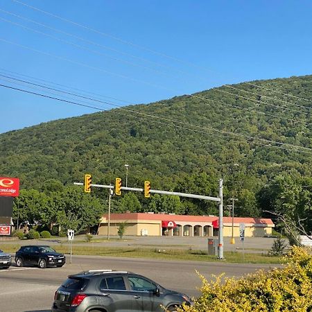 Econo Lodge Inn & Suites Norton Bagian luar foto