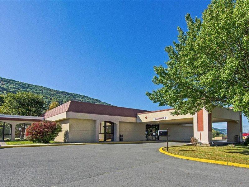 Econo Lodge Inn & Suites Norton Bagian luar foto