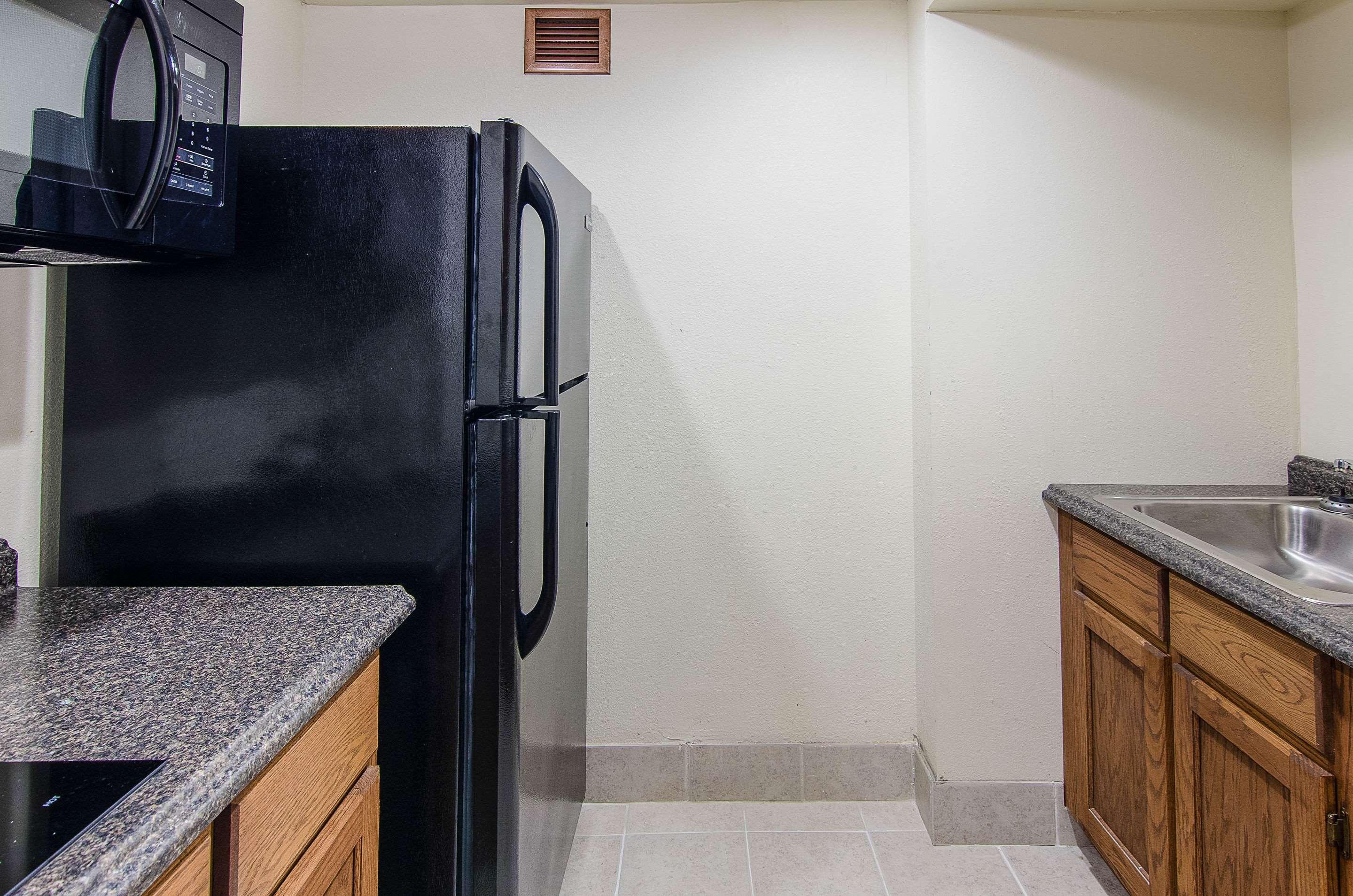 Econo Lodge Inn & Suites Norton Bagian luar foto
