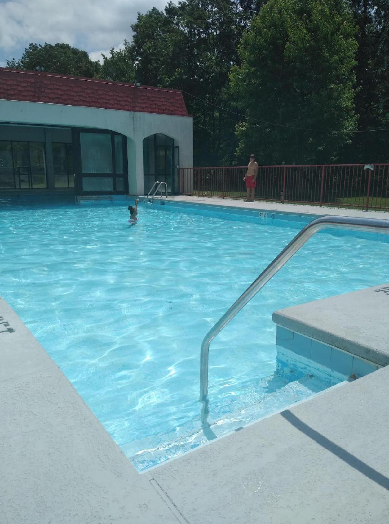 Econo Lodge Inn & Suites Norton Bagian luar foto