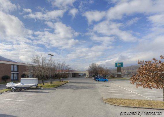 Econo Lodge Inn & Suites Norton Bagian luar foto