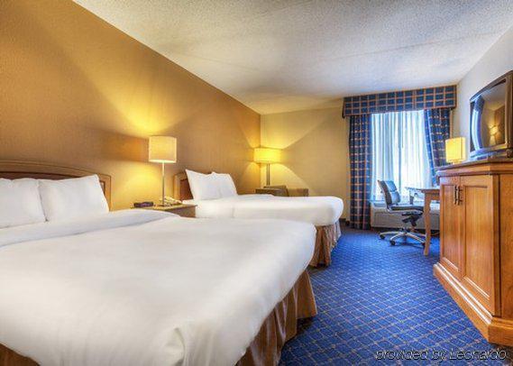Econo Lodge Inn & Suites Norton Bagian luar foto