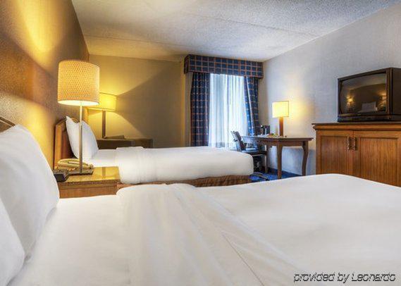 Econo Lodge Inn & Suites Norton Bagian luar foto
