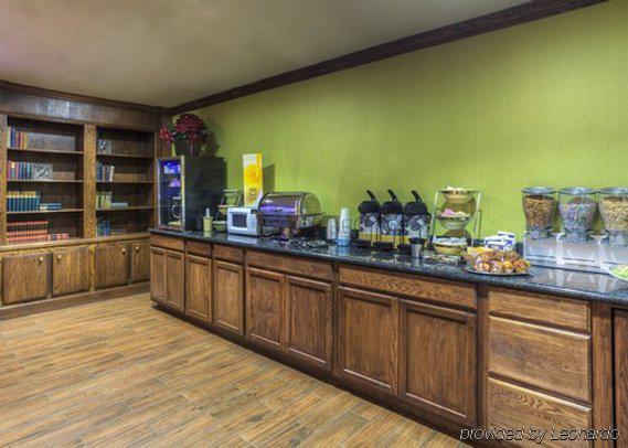 Econo Lodge Inn & Suites Norton Bagian luar foto