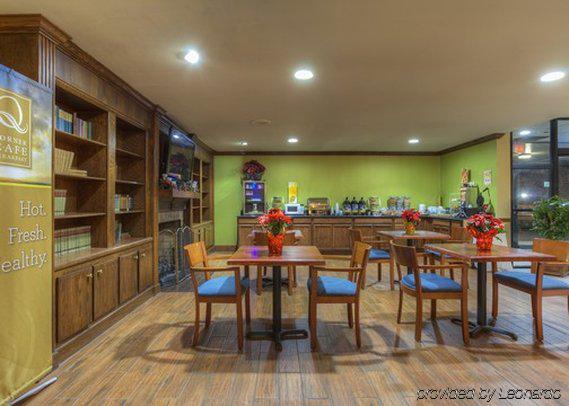 Econo Lodge Inn & Suites Norton Bagian luar foto