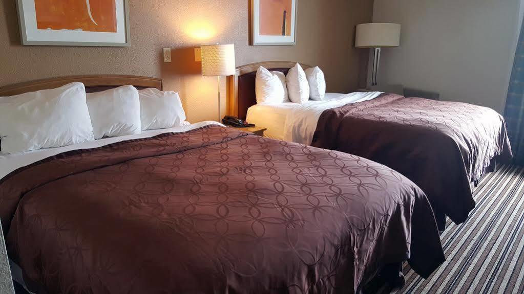Econo Lodge Inn & Suites Norton Bagian luar foto