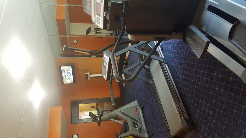Econo Lodge Inn & Suites Norton Bagian luar foto